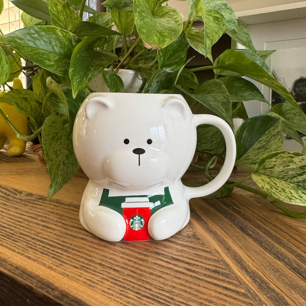 Starbucks 2025 Holiday White Bear Mug🐻🎁
